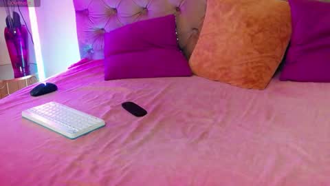 Snapshot of living_in_dreams chatting on September 16, 6:36 am Dream online show from September 16, 6:36 am