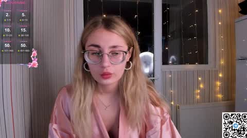 Snapshot of livyybosom chatting on January 18, 6:32 pm My name is Livy Nice to meet you Thumbs up please its important online show from January 18, 6:32 pm