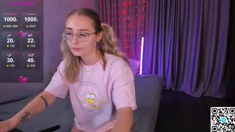 My name is Livy Nice to meet you  Thumbs up please its important online show from September 22, 4:42 pm