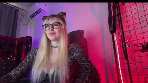 Liya Ray online show from May 5, 3:53 pm