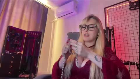 Liya Ray online show from May 28, 3:31 pm