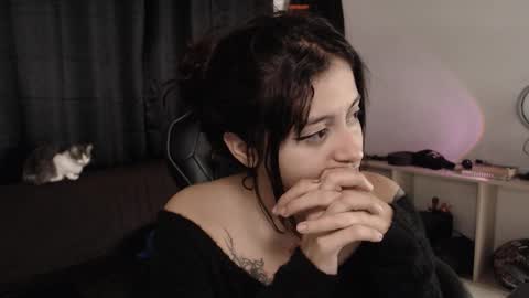 Elizabeth online show from November 24, 8:30 pm