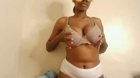 liz_lovie online show from May 13, 6:05 pm