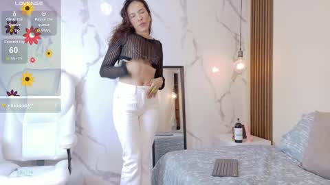 Snapshot of liz_merchan chatting on May 28, 7:11 pm liz online show from May 28, 7:11 pm