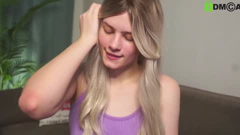 Snapshot of lizbethcoll chatting on January 20, 10:48 pm Sunnheart online show from January 20, 10:48 pm