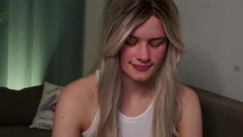 Snapshot of lizbethcoll chatting on January 23, 7:40 pm Sunnheart online show from January 23, 7:40 pm