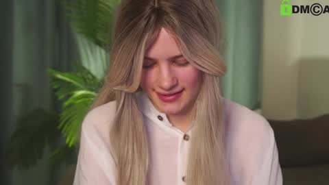 Snapshot of lizbethcoll chatting on February 8, 7:27 pm Sunnheart online show from February 8, 7:27 pm