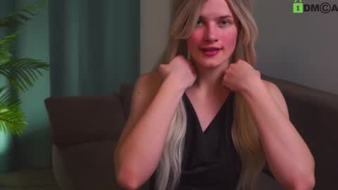 Snapshot of lizbethcoll chatting on February 15, 7:39 pm Sunnheart online show from February 15, 7:39 pm