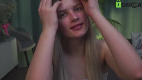 Snapshot of lizbethcoll chatting on February 22, 10:42 pm Sunnheart online show from February 22, 10:42 pm