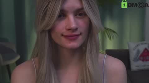 Snapshot of lizbethcoll chatting on February 23, 1:46 am Sunnheart online show from February 23, 1:46 am