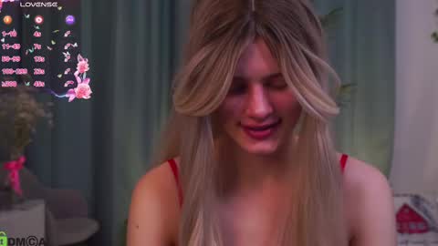 Snapshot of lizbethcoll chatting on March 4, 5:24 pm Sunnheart online show from March 4, 5:24 pm