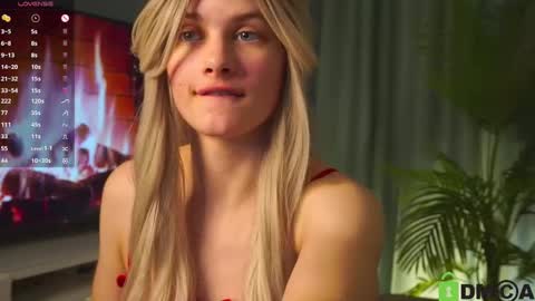 Snapshot of lizbethcoll chatting on March 9, 1:46 am Sunnheart online show from March 9, 1:46 am