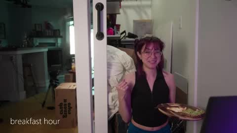 Snapshot of lizmreow chatting on March 31, 9:48 pm Liselle online show from March 31, 9:48 pm
