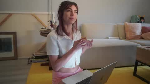 Snapshot of lizmreow chatting on June 3, 8:14 pm Liselle online show from June 3, 8:14 pm