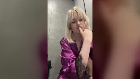 Snapshot of lizycrown chatting on August 5, 7:00 am Lizzy online show from August 5, 7:00 am