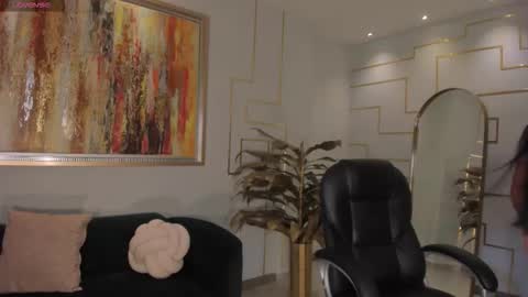 Lizzi  online show from February 28, 5:03 pm