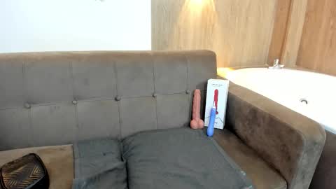 lizzie_williamss online show from November 24, 3:28 am