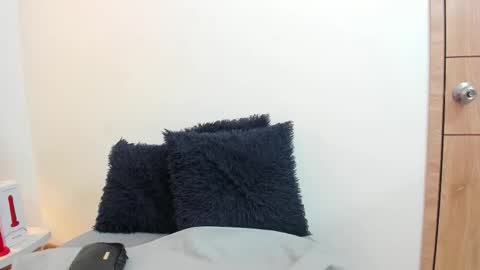 lizzie_williamss online show from December 15, 3:00 am