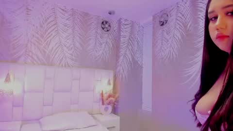 Snapshot of lizzy_sweet4u chatting on May 8, 2:06 am LIZZY online show from May 8, 2:06 am