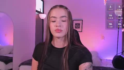 Snapshot of lizzycolins chatting on June 23, 7:34 pm Lizzy Colins online show from June 23, 7:34 pm