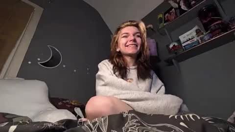 Snapshot of lizzyylovesick chatting on December 9, 5:08 pm lizzybunny online show from December 9, 5:08 pm