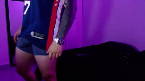 lliamm 2 online show from March 26, 5:35 am