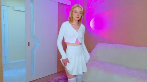 Snapshot of llovelymia chatting on June 19, 2:49 am llovelymia online show from June 19, 2:49 am