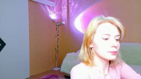 Snapshot of llovelymia chatting on July 11, 3:20 am llovelymia online show from July 11, 3:20 am