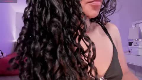 Snapshot of lm_kloeeh chatting on April 22, 2:03 am Kloe see you 28-11 to celebrate my birthday online show from April 22, 2:03 am