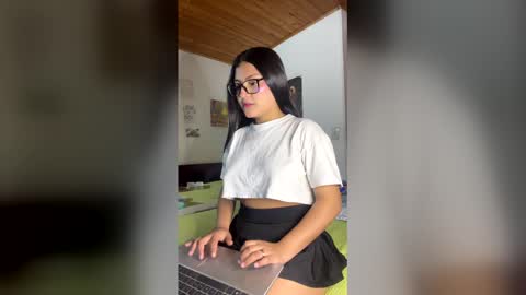 launx18 online show from April 7, 3:40 am