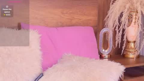  LOANA  online show from May 6, 6:13 pm