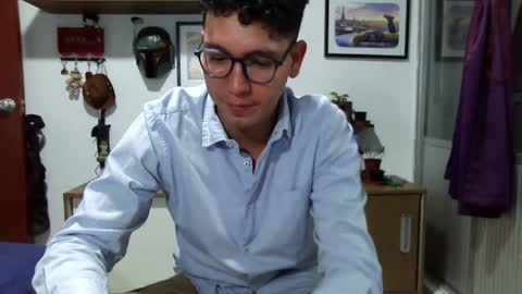 Snapshot of lobomx19 chatting on December 18, 2:42 am Lobo online show from December 18, 2:42 am