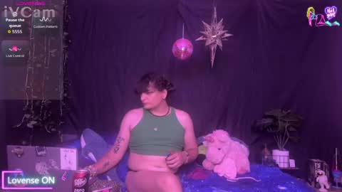 Snapshot of lobotomyprincess chatting on April 19, 5:51 am LobotomyPrincess online show from April 19, 5:51 am