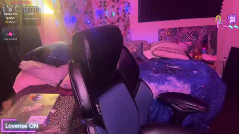 Snapshot of lobotomyprincess chatting on April 23, 4:24 am LobotomyPrincess online show from April 23, 4:24 am