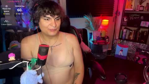 Snapshot of lobotomyprincess chatting on May 2, 6:07 am LobotomyPrincess online show from May 2, 6:07 am