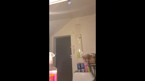 Snapshot of loccoparis chatting on February 18, 7:32 pm loccoparis online show from February 18, 7:32 pm