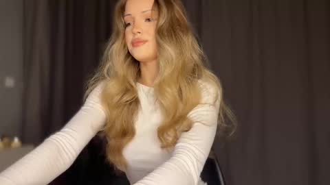 Snapshot of lodemure_ chatting on February 12, 8:15 pm Lolla online show from February 12, 8:15 pm