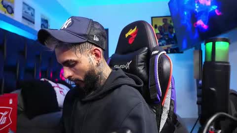 logan_hugh8 online show from February 24, 8:56 am