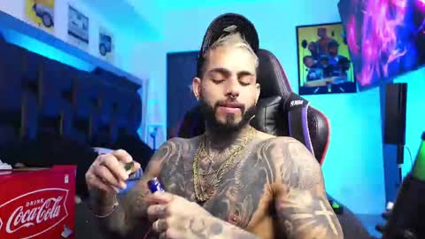 logan_hugh8 online show from March 2, 8:48 pm