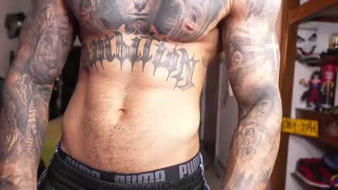 logan_hugh8 online show from May 19, 2:01 pm