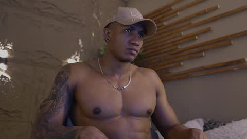 logan_varela online show from January 19, 12:53 pm