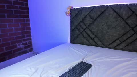 Snapshot of logan_west1 chatting on October 22, 7:52 am Logan online show from October 22, 7:52 am