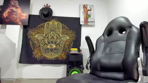 Snapshot of logan_whitters01 chatting on February 15, 11:47 pm LOGAN WHITTERS online show from February 15, 11:47 pm