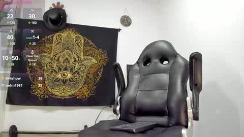 Snapshot of logan_whitters01 chatting on March 8, 9:18 pm LOGAN WHITTERS online show from March 8, 9:18 pm