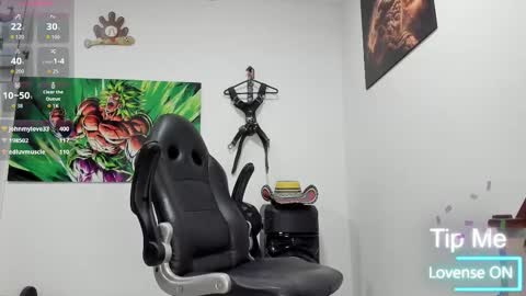 Snapshot of logan_whitters01 chatting on January 7, 12:13 am LOGAN WHITTERS online show from January 7, 12:13 am