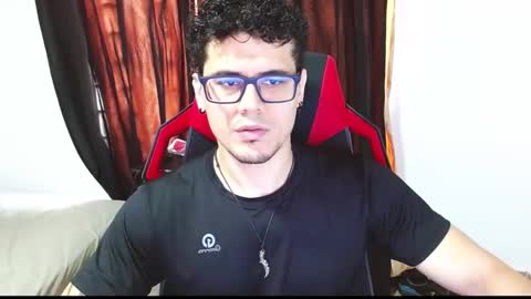 Snapshot of loganandrwz chatting on February 2, 7:23 pm Loganandrwz online show from February 2, 7:23 pm