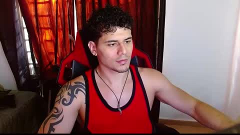 Snapshot of loganandrwz chatting on February 5, 9:30 pm Loganandrwz online show from February 5, 9:30 pm