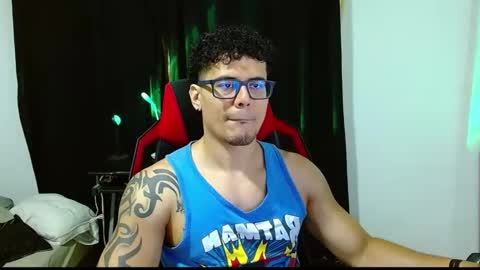 Snapshot of loganandrwz chatting on February 13, 1:56 am Loganandrwz online show from February 13, 1:56 am