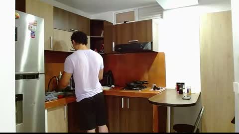 Snapshot of loganandrwz chatting on February 19, 7:10 pm Loganandrwz online show from February 19, 7:10 pm