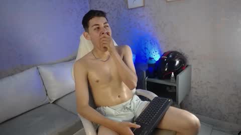 Loganfoster  online show from December 17, 8:48 pm